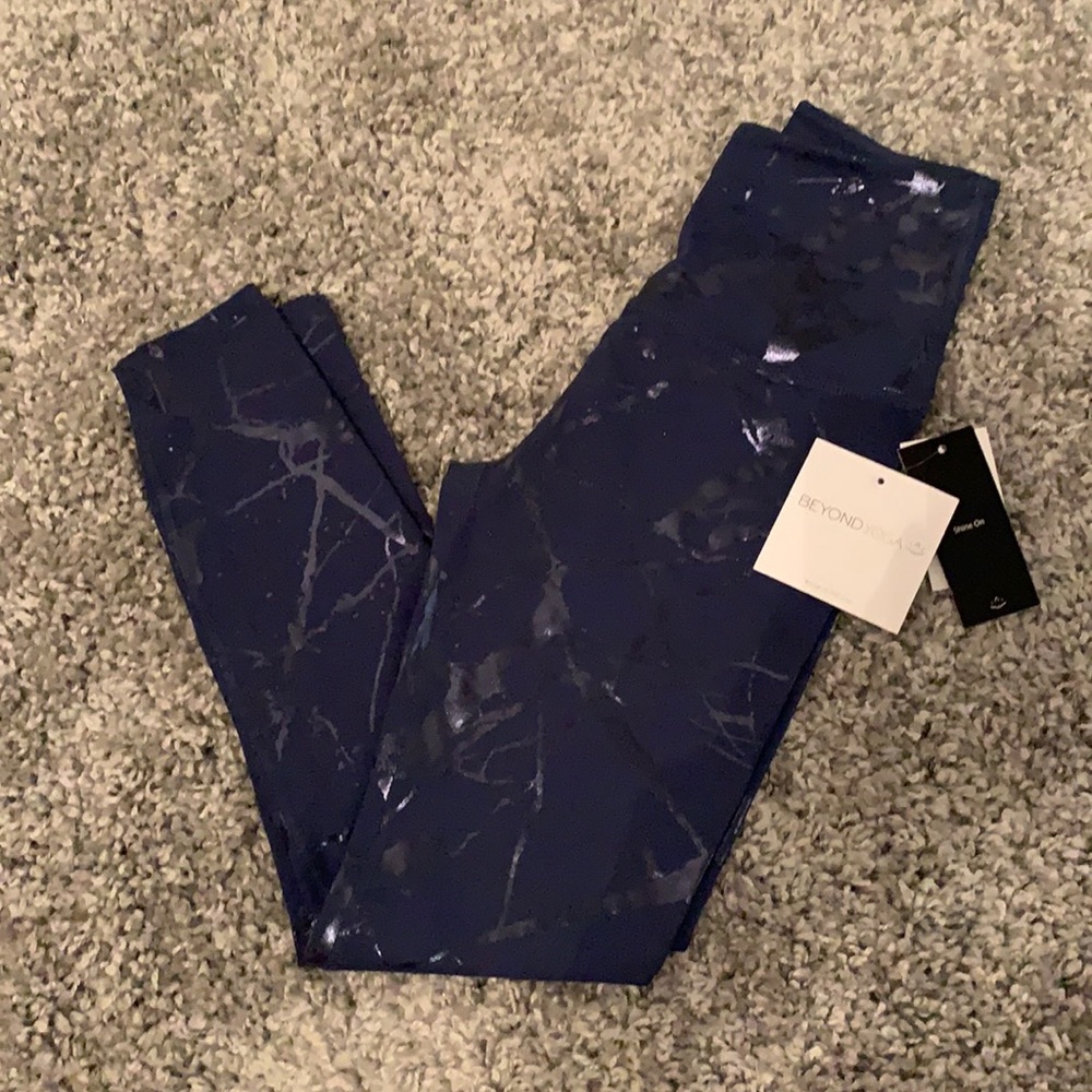 Women’s Beyond Yoga brand new leggings